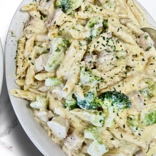 Chicken Alfredo with Broccoli Pasta.
