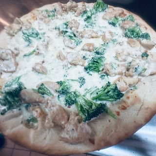 Chicken Alfredo Broccoli Pizza